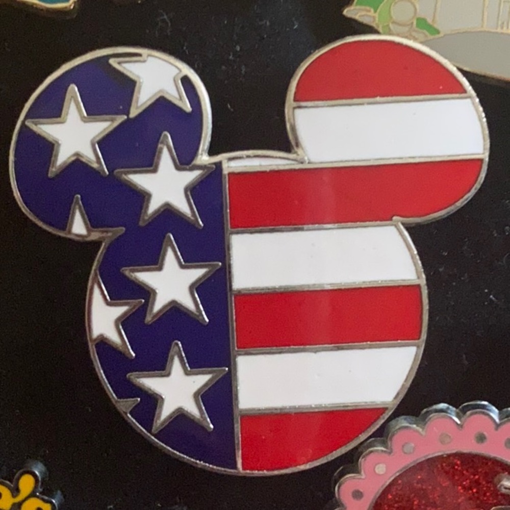 🐭 authentic disney pin - free with bundle